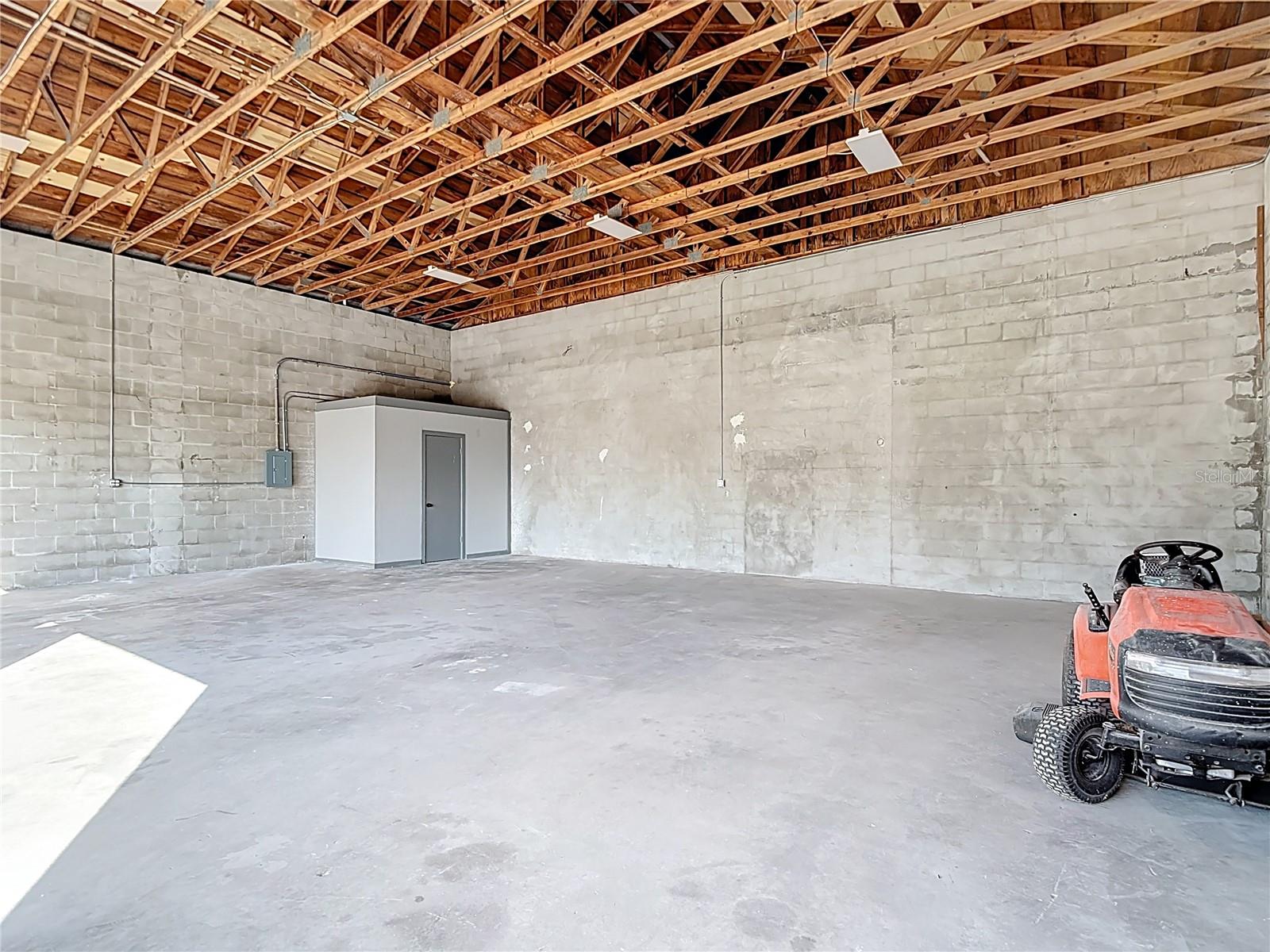 GULF COAST ACRES - Commercial Lease