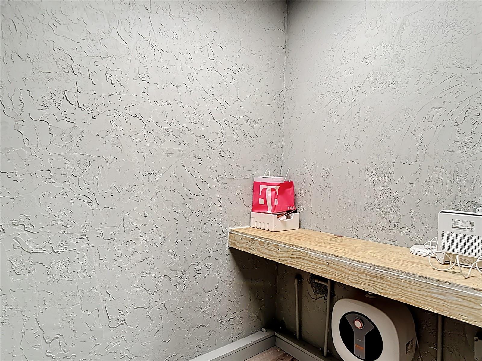 GULF COAST ACRES - Commercial Lease