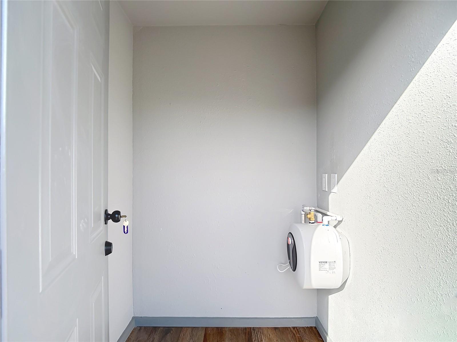 GULF COAST ACRES - Commercial Lease