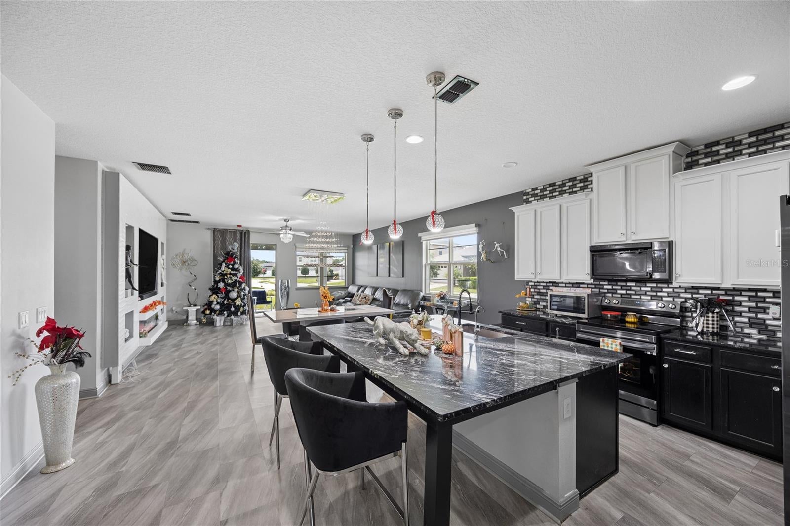 3199 CRISPIN CIRCLE