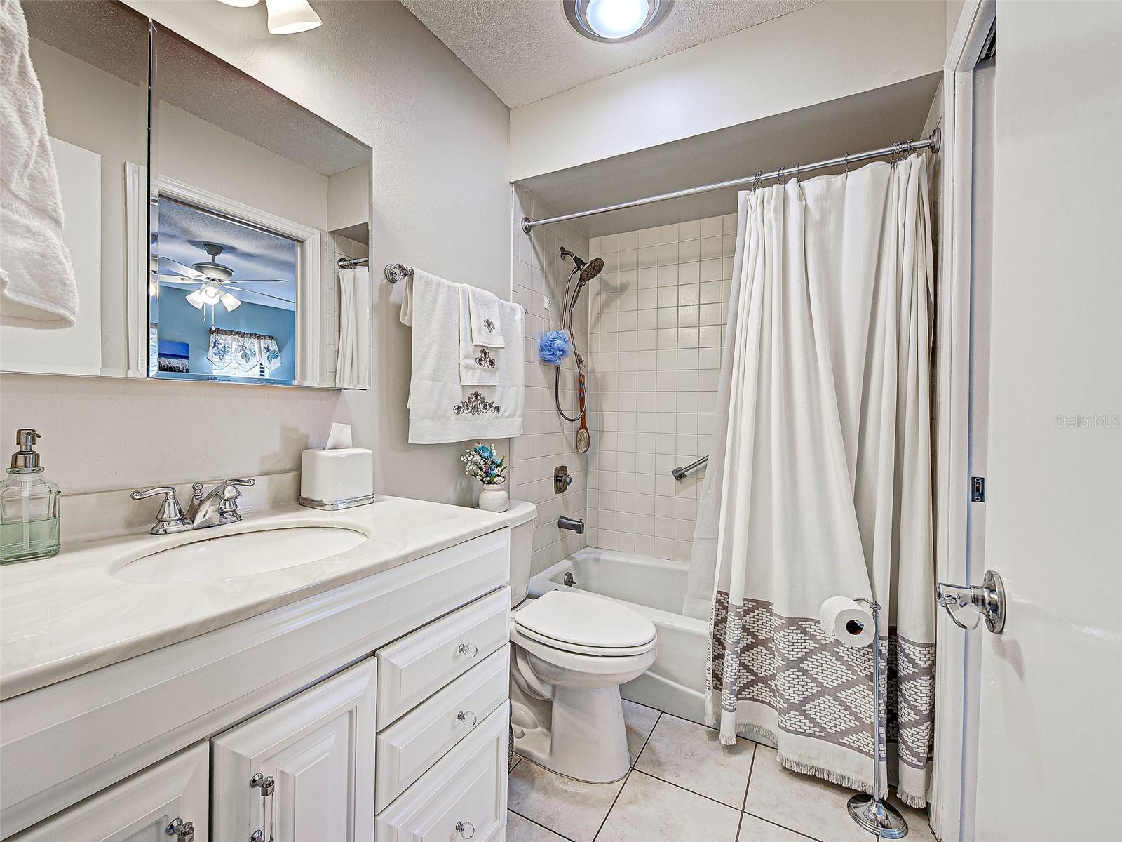 VIVIENDA WEST - Residential