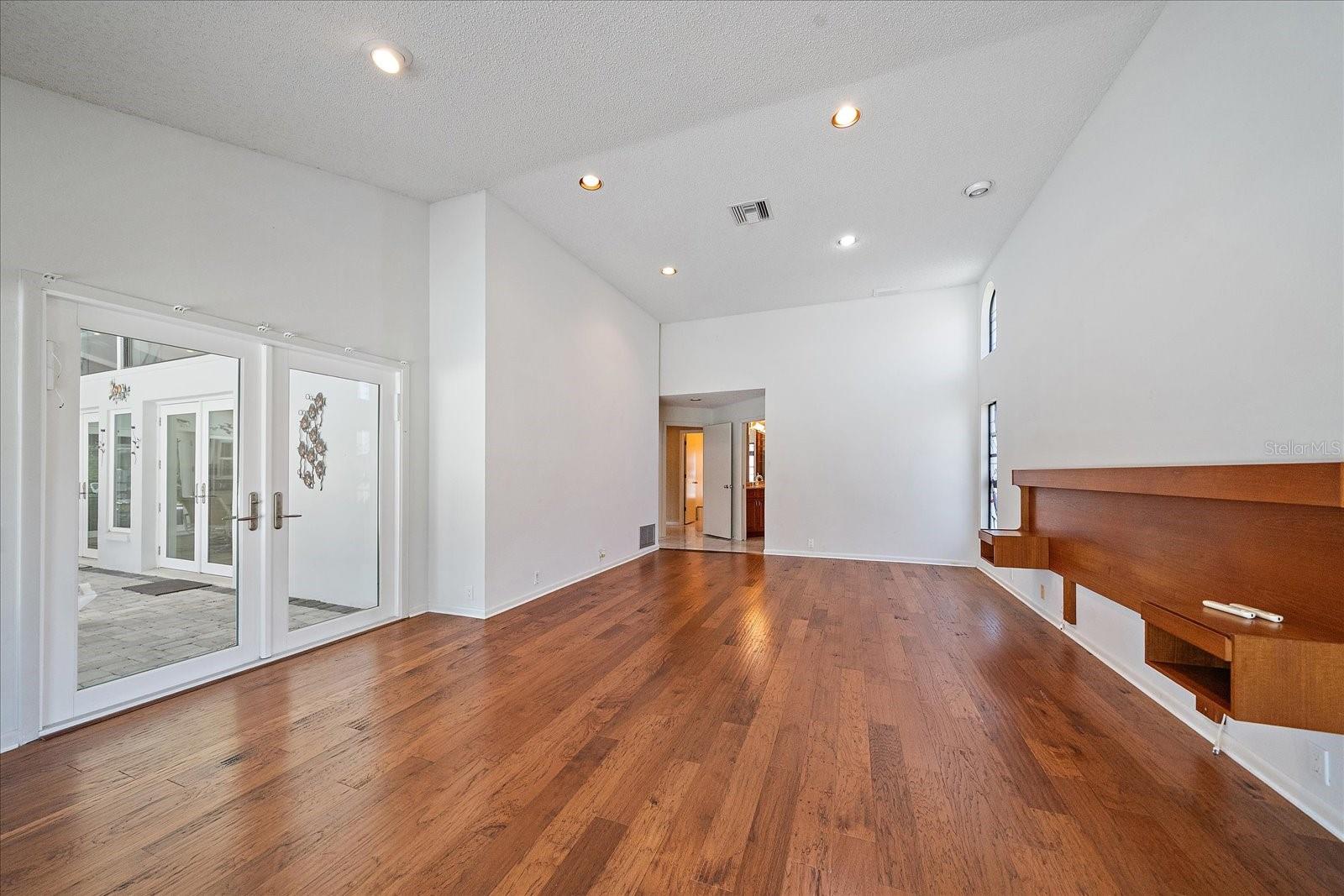 COUNTRY CLUB OF SARASOTA THE - Residential