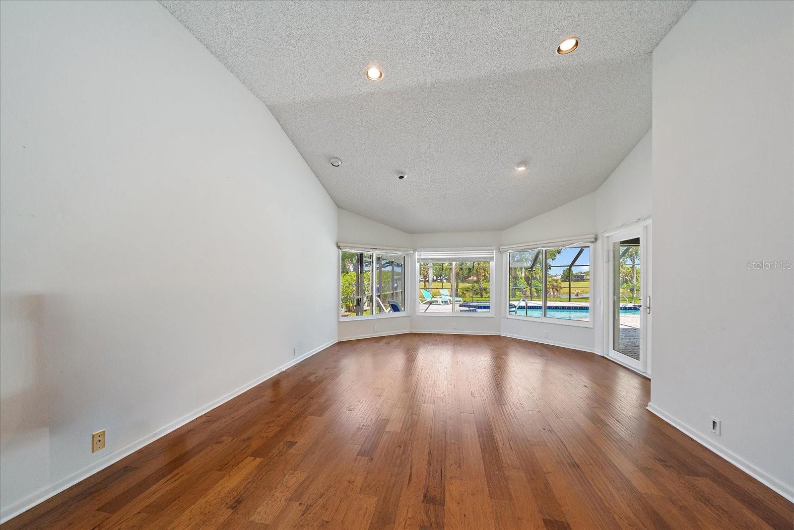 COUNTRY CLUB OF SARASOTA THE - Residential