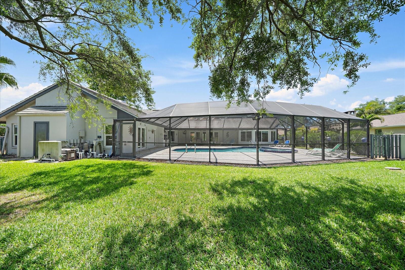 COUNTRY CLUB OF SARASOTA THE - Residential