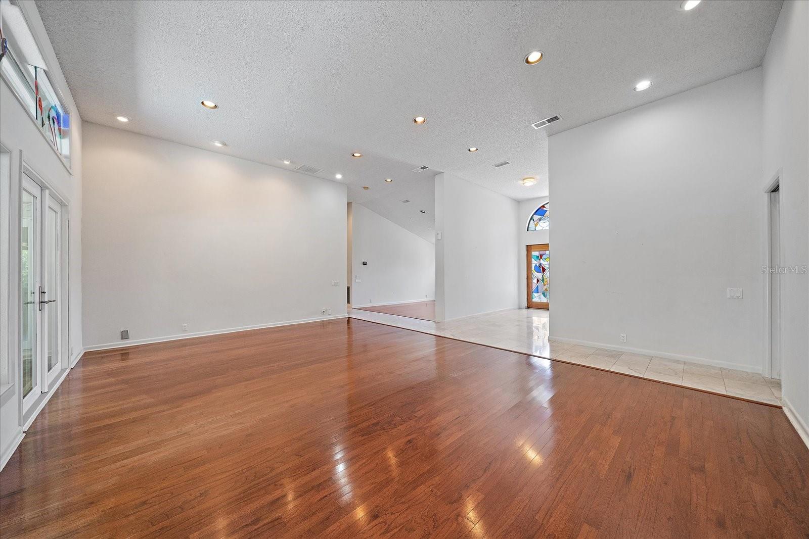 COUNTRY CLUB OF SARASOTA THE - Residential