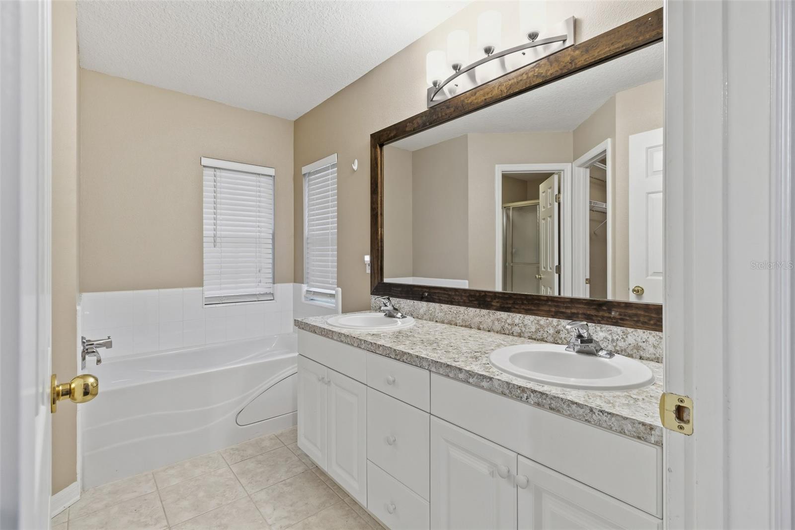 MENTONE CLUSTER PH 8 - Residential