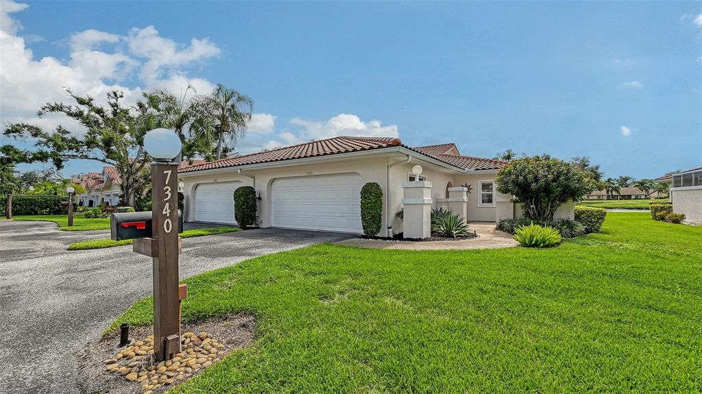 Photo of 7340 Golf Pointe Circle, Sarasota, FL 34243 (MLS # A4664716)