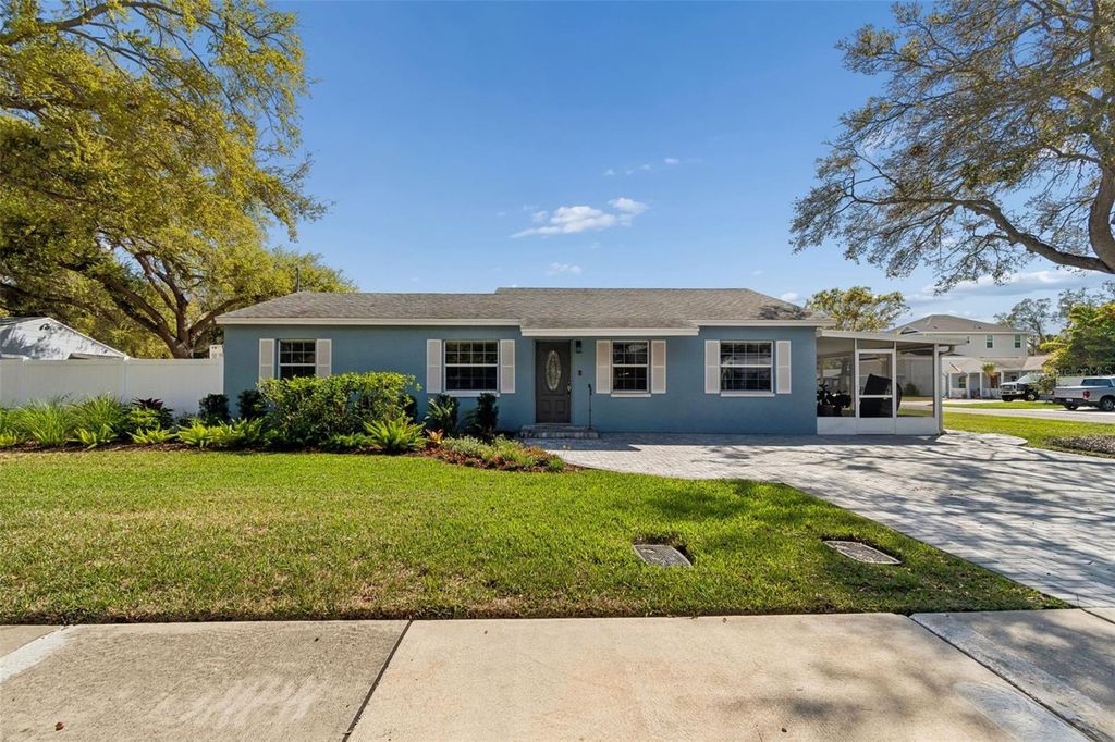 Photo of 4724 W Wallcraft Avenue, Tampa, FL 33611 (MLS # TB8491277)