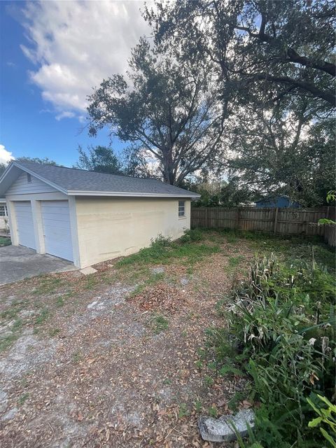 A home in LAKELAND