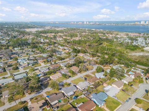 A home in SOUTH DAYTONA