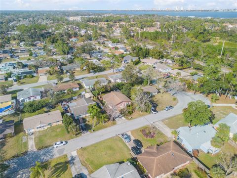 A home in SOUTH DAYTONA