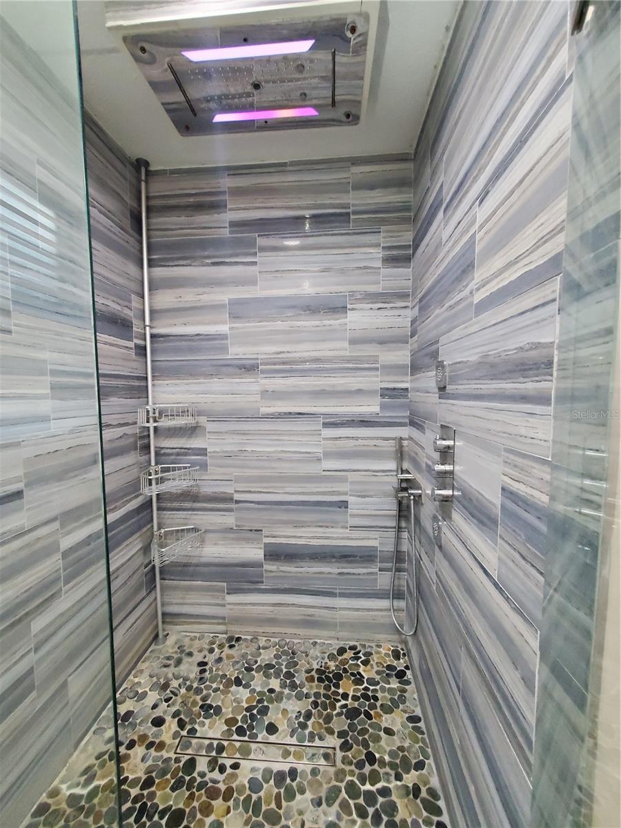 HIDDEN BEACH - Residential Lease