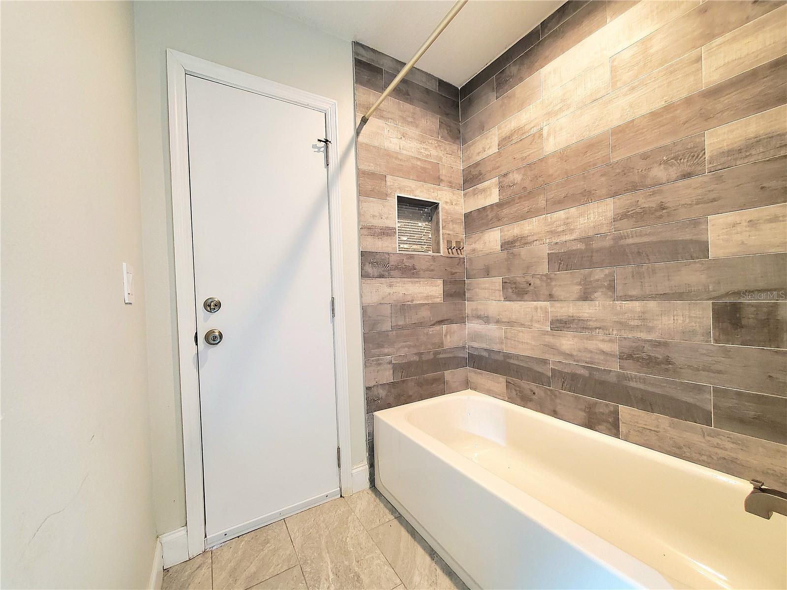 HIDDEN BEACH - Residential Lease