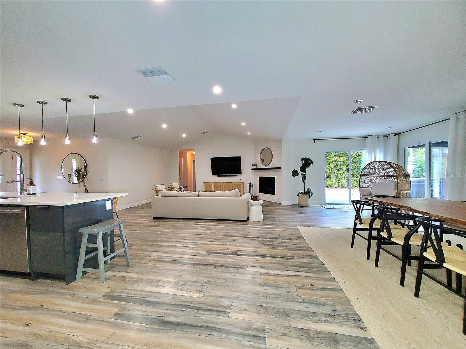 HIDDEN BEACH - Residential Lease