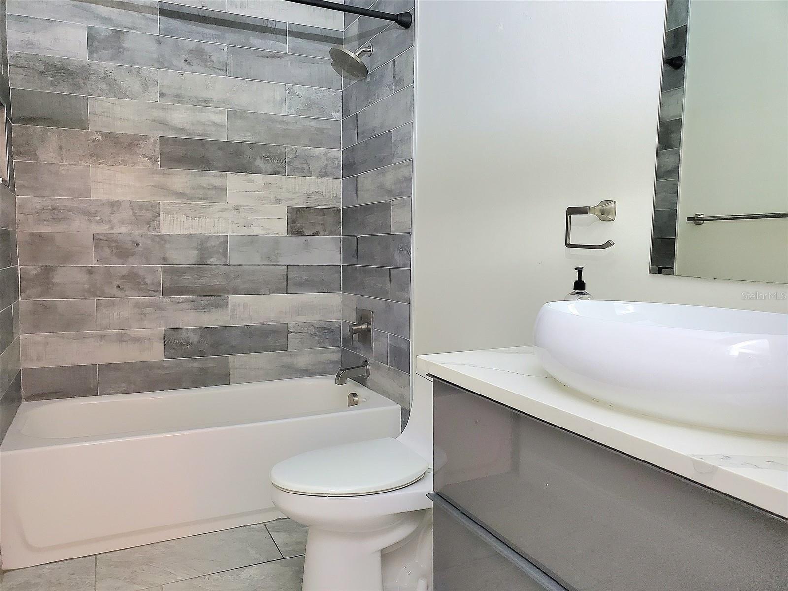 HIDDEN BEACH - Residential Lease