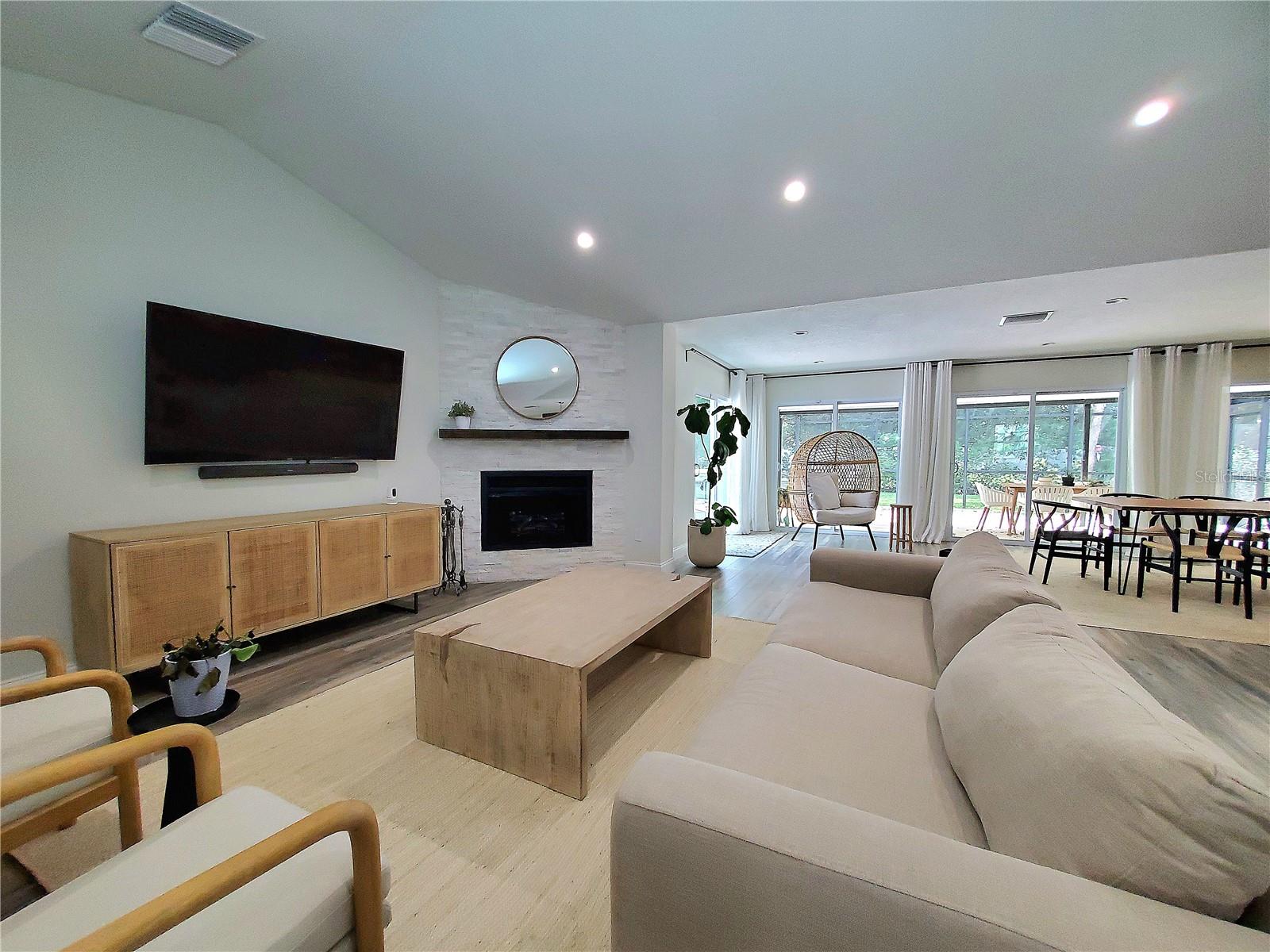 HIDDEN BEACH - Residential Lease