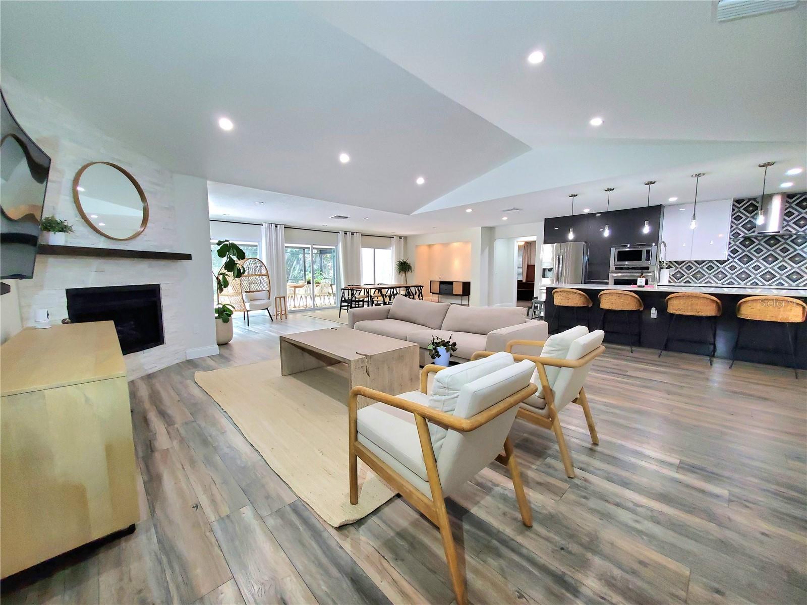 HIDDEN BEACH - Residential Lease