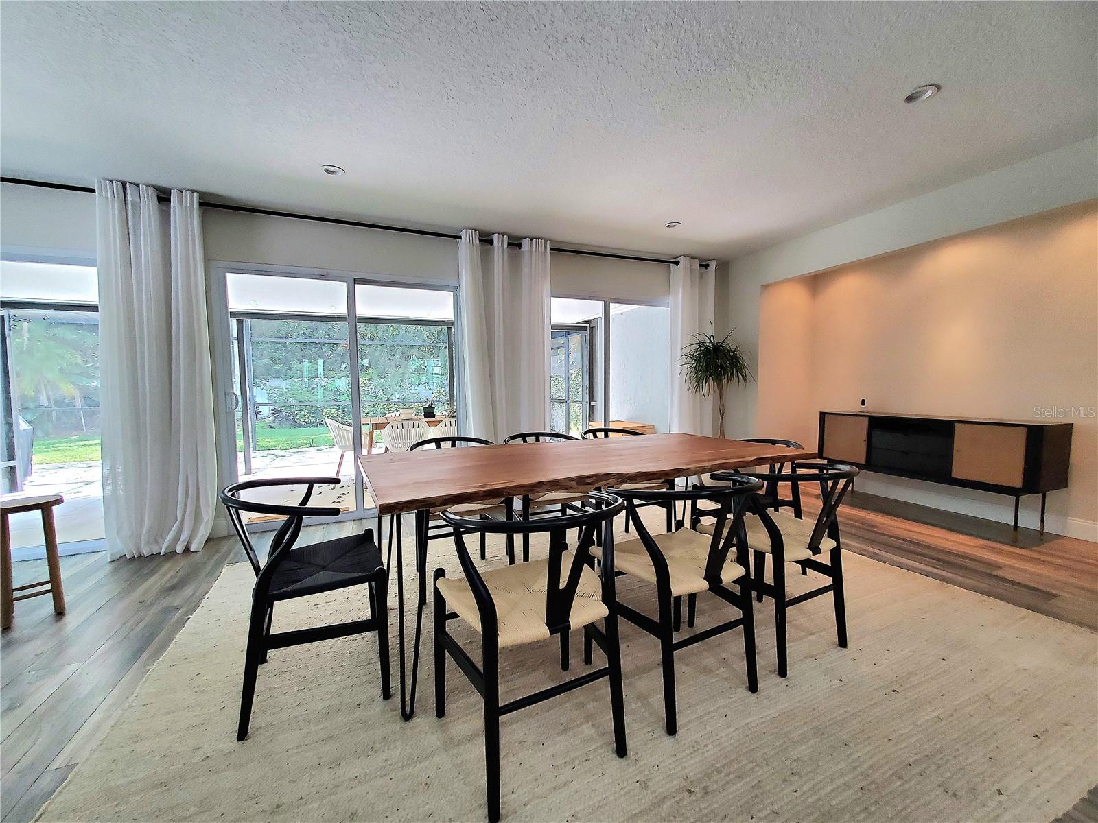 HIDDEN BEACH - Residential Lease