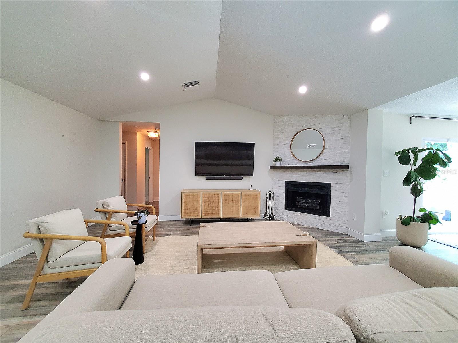 HIDDEN BEACH - Residential Lease