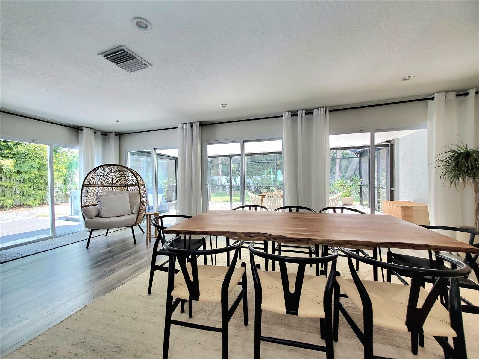 HIDDEN BEACH - Residential Lease