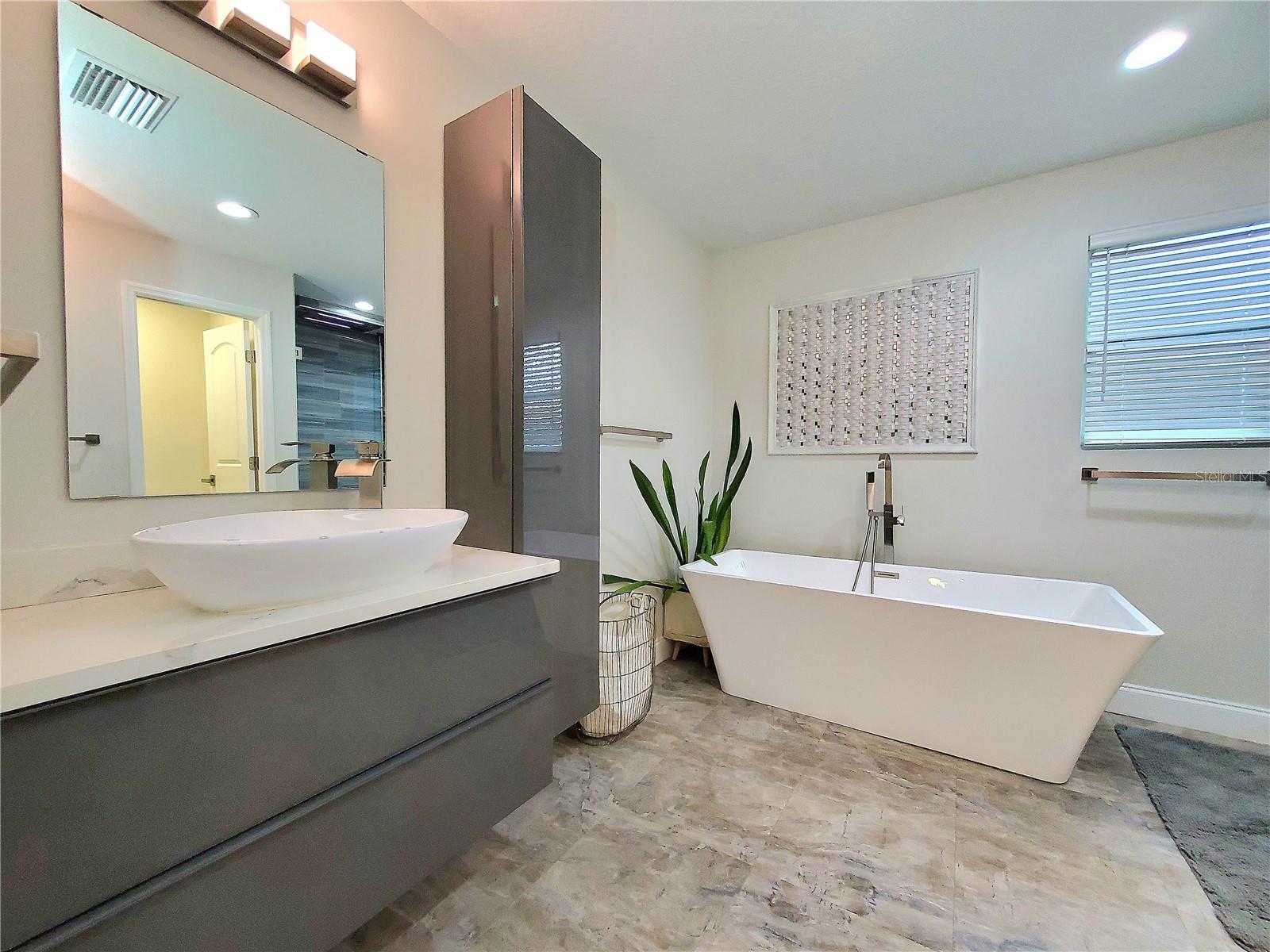 HIDDEN BEACH - Residential Lease