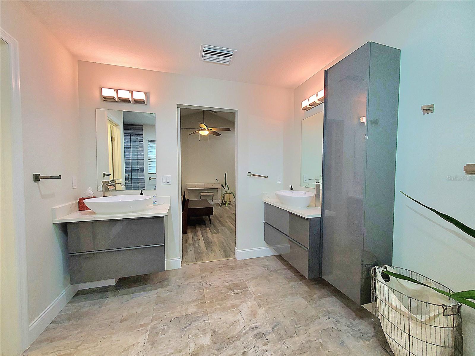 HIDDEN BEACH - Residential Lease