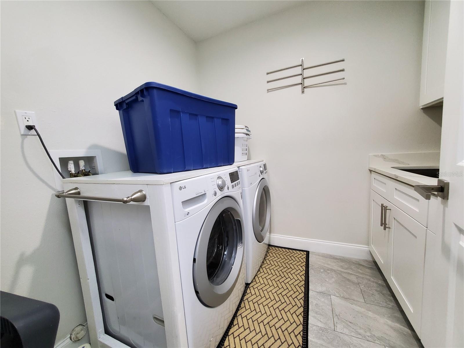 HIDDEN BEACH - Residential Lease