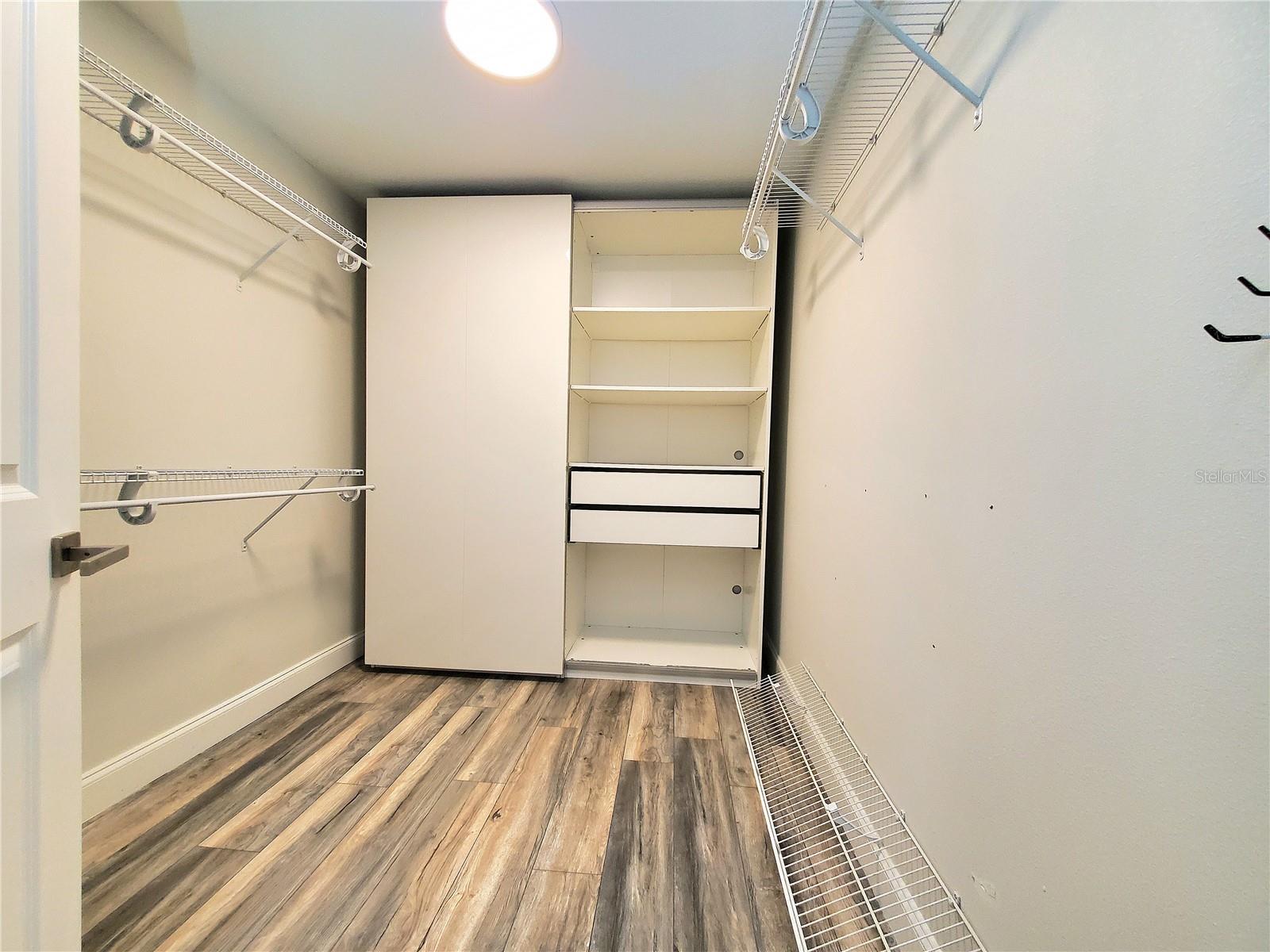 HIDDEN BEACH - Residential Lease