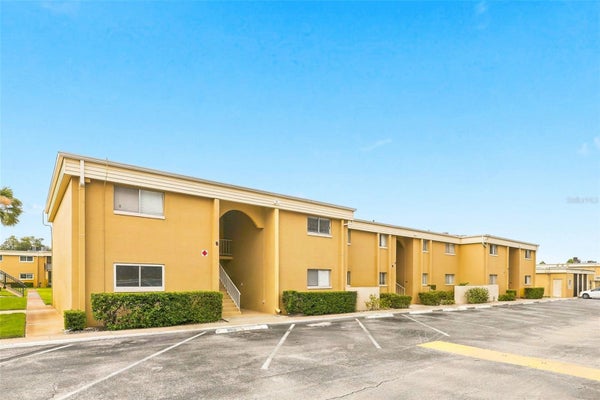 1000 LAKE OF THE WOODS BLVD APT B202, FERN PARK, FL 32730 - Image 37cfea32fe1149eeae3c150f502aa5cf/1320830105