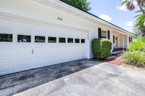 A home in LAKELAND