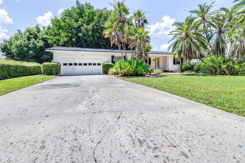 A home in LAKELAND