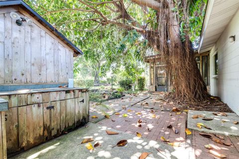 A home in LAKELAND