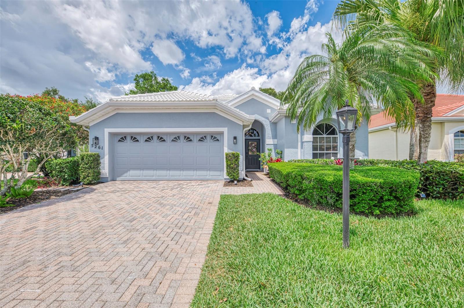 5261 HIGHBURY CIRCLE