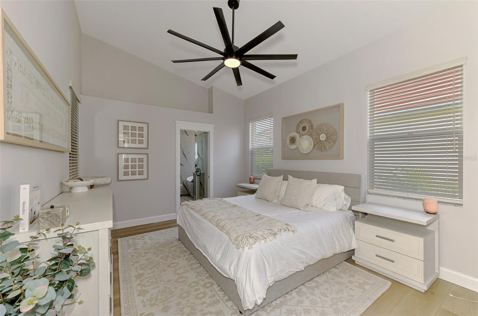 THE HAMPTONS - Residential