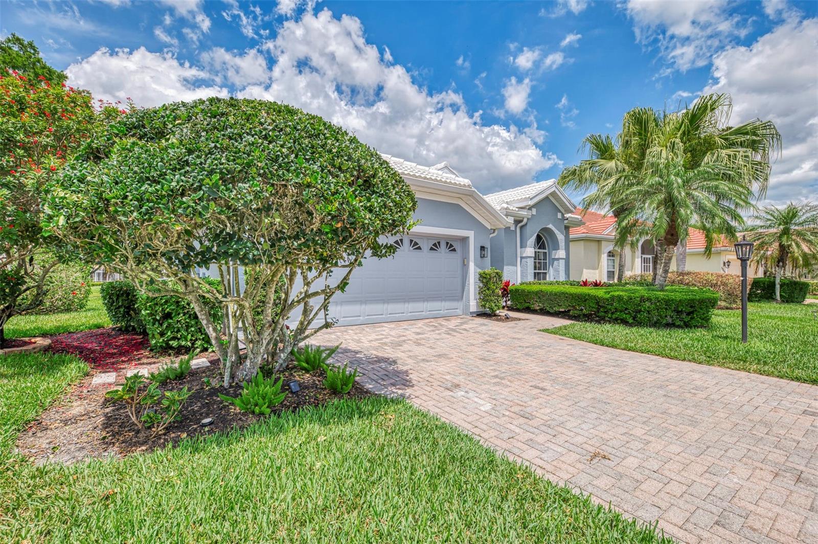 5261 HIGHBURY CIRCLE