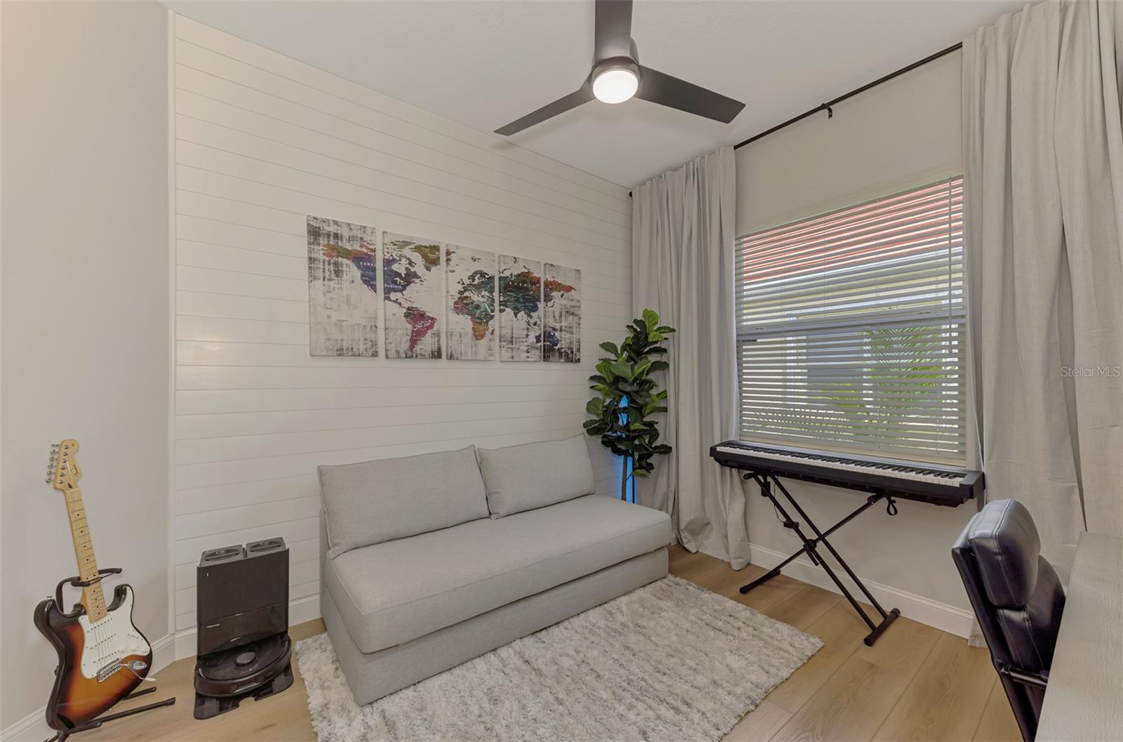 THE HAMPTONS - Residential