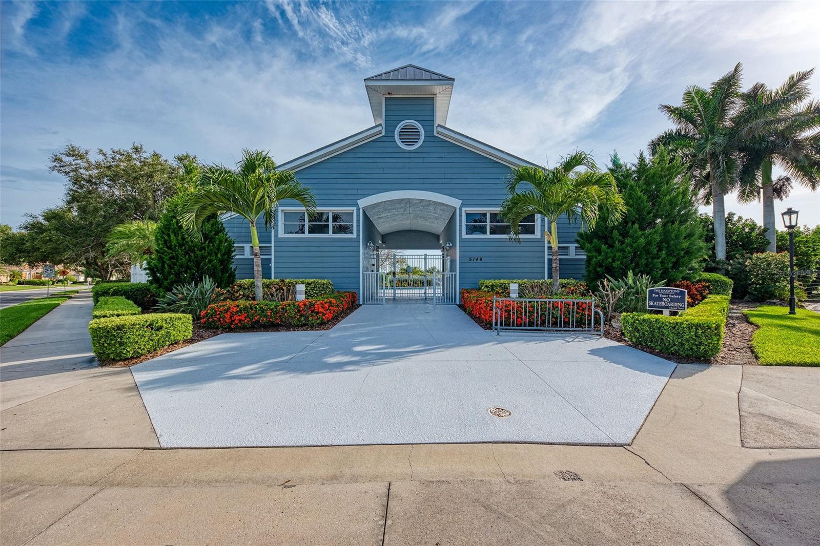 THE HAMPTONS - Residential