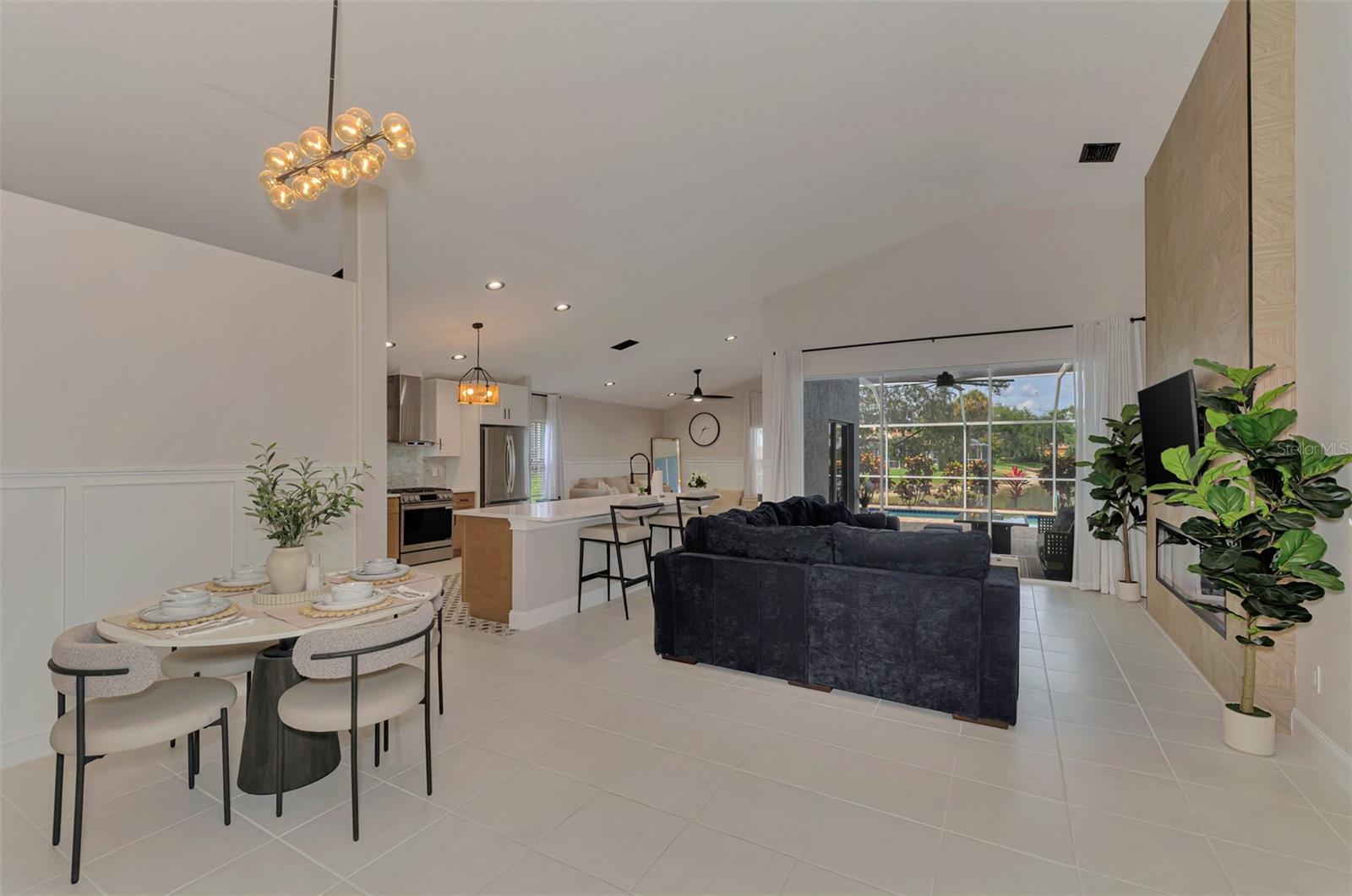 THE HAMPTONS - Residential