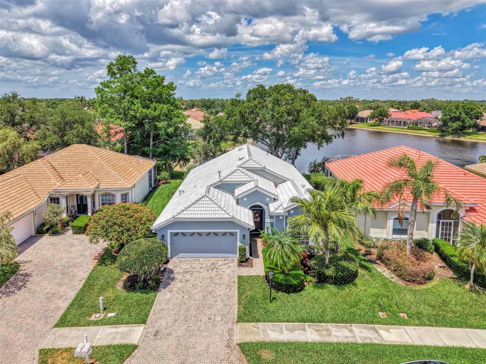 5261 HIGHBURY CIRCLE