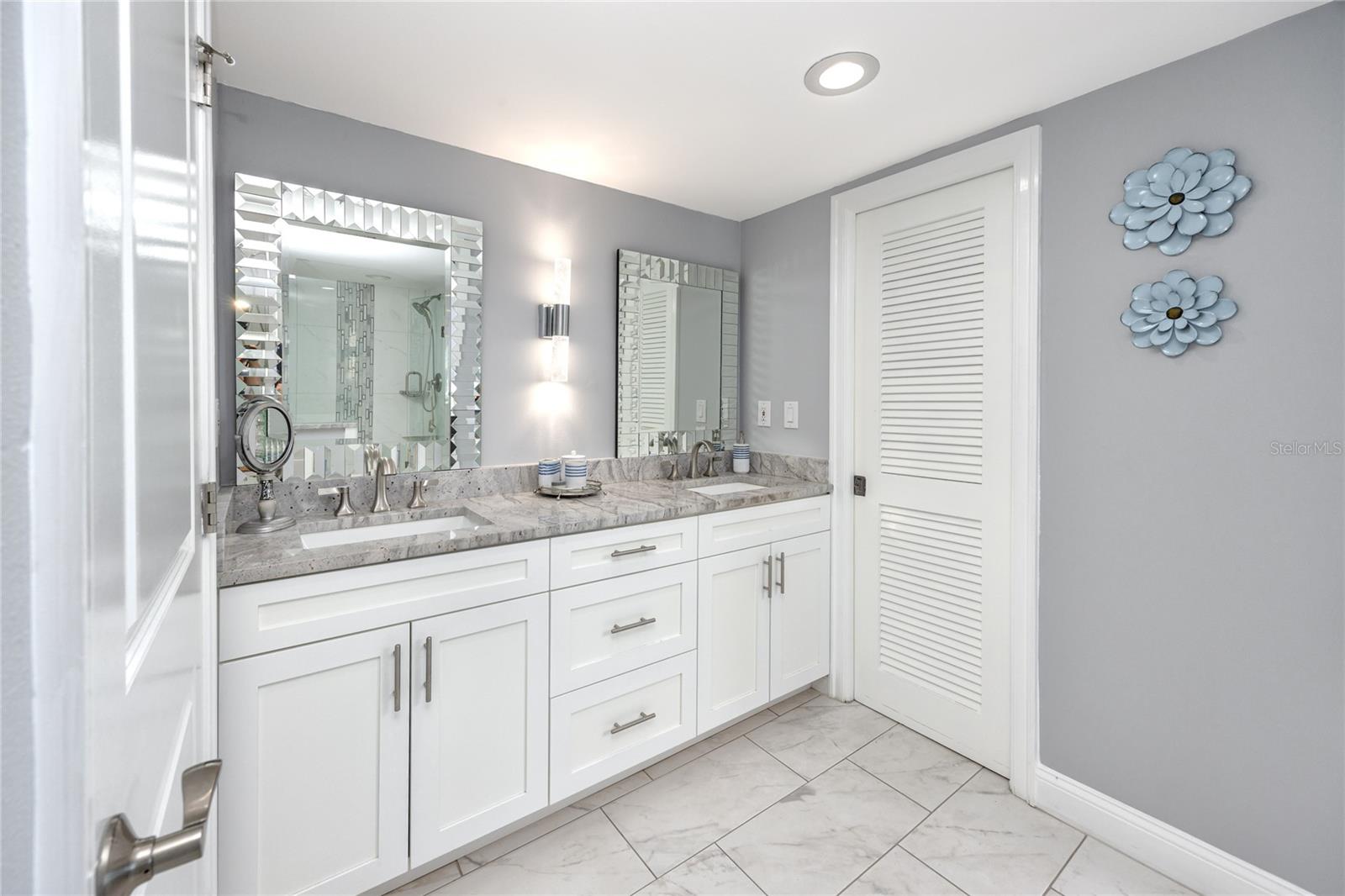 THREE PALMS POINTE CONDO - Residential