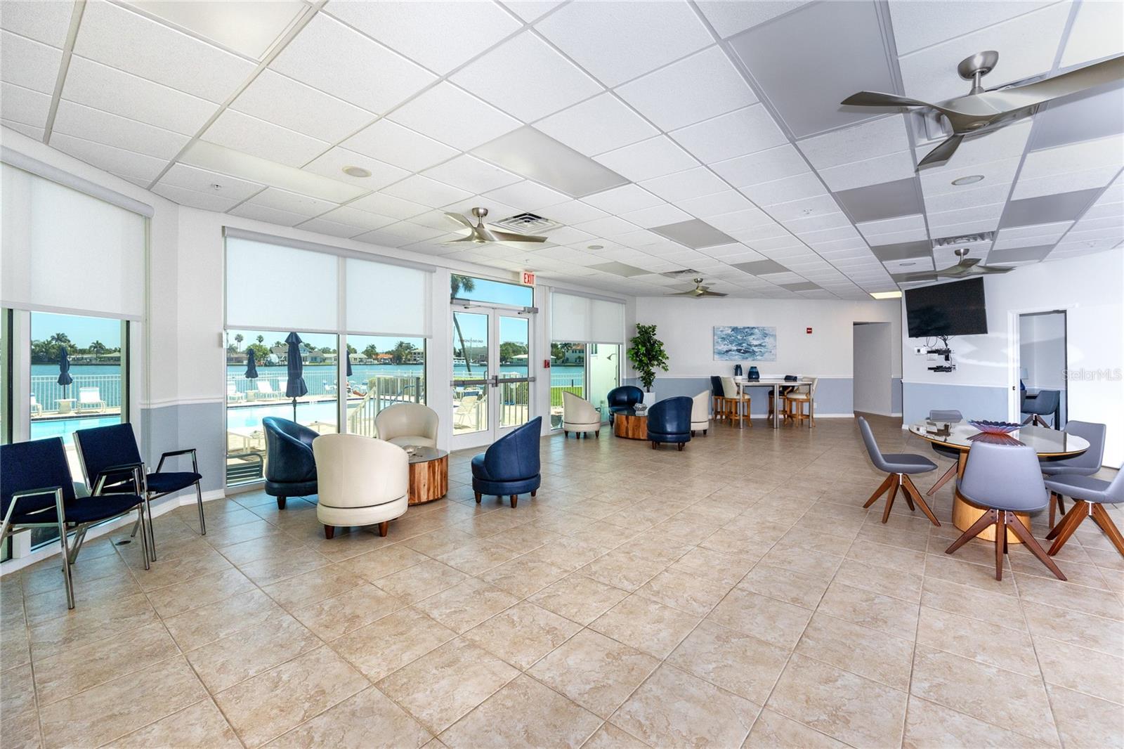 THREE PALMS POINTE CONDO - Residential