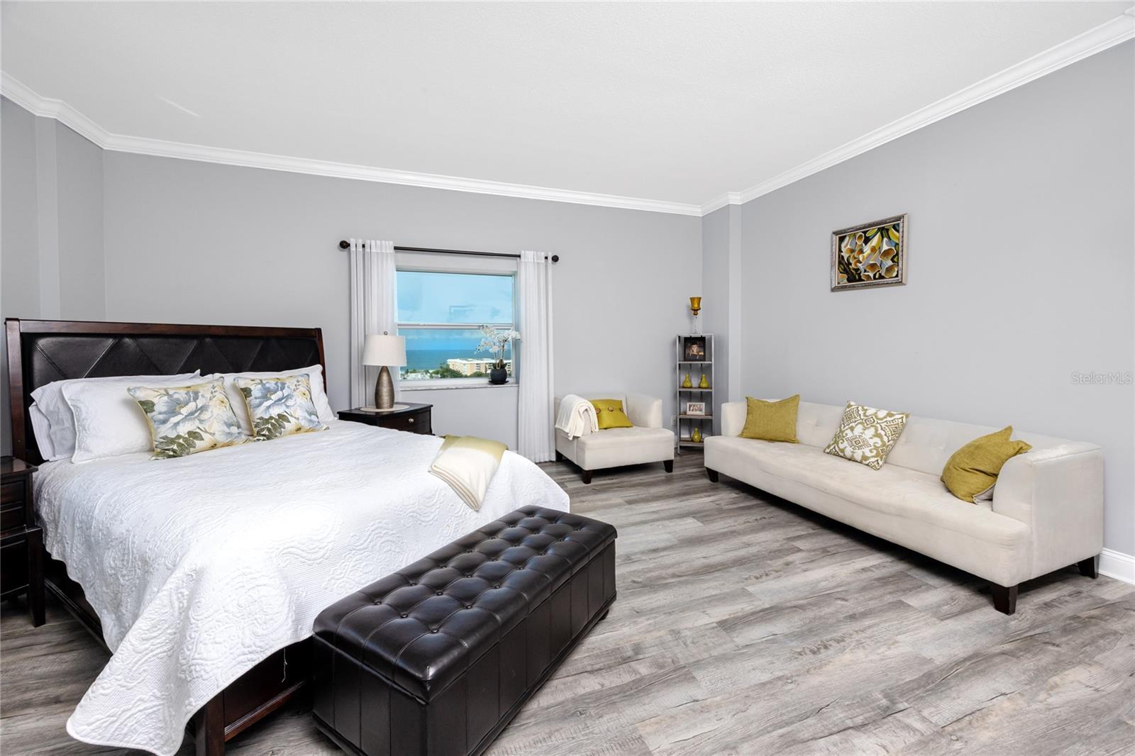 THREE PALMS POINTE CONDO - Residential