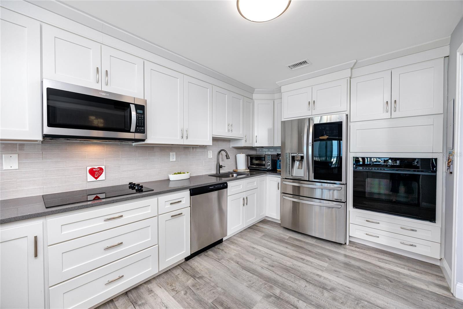 THREE PALMS POINTE CONDO - Residential