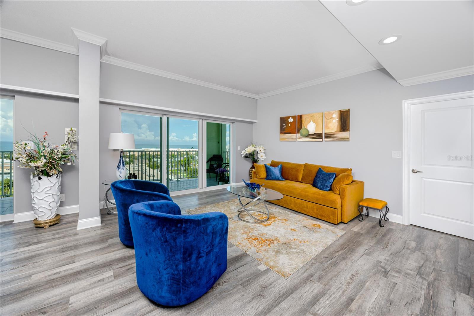 THREE PALMS POINTE CONDO - Residential