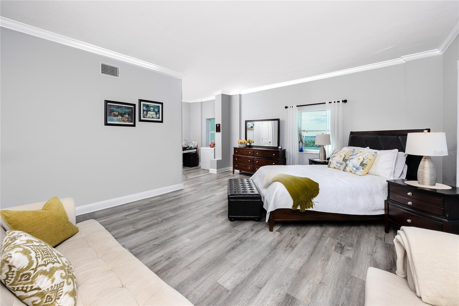 THREE PALMS POINTE CONDO - Residential