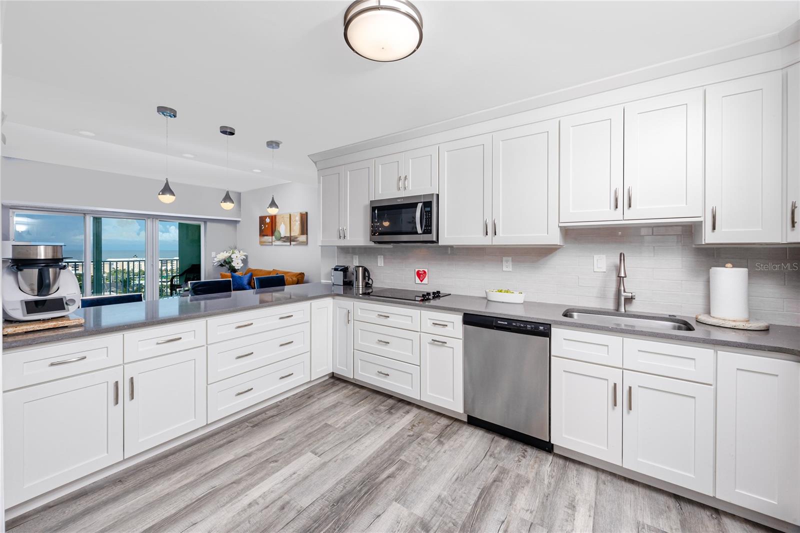 THREE PALMS POINTE CONDO - Residential