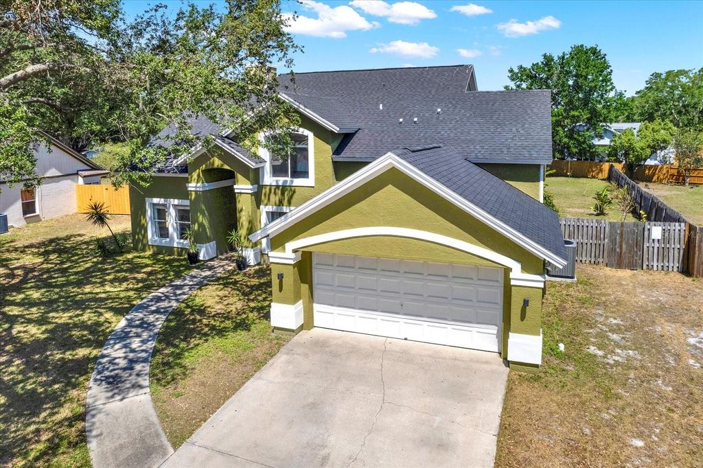 Photo of 9603 Sunnyoak Drive, Riverview, FL 33569 (MLS # TB8374019)