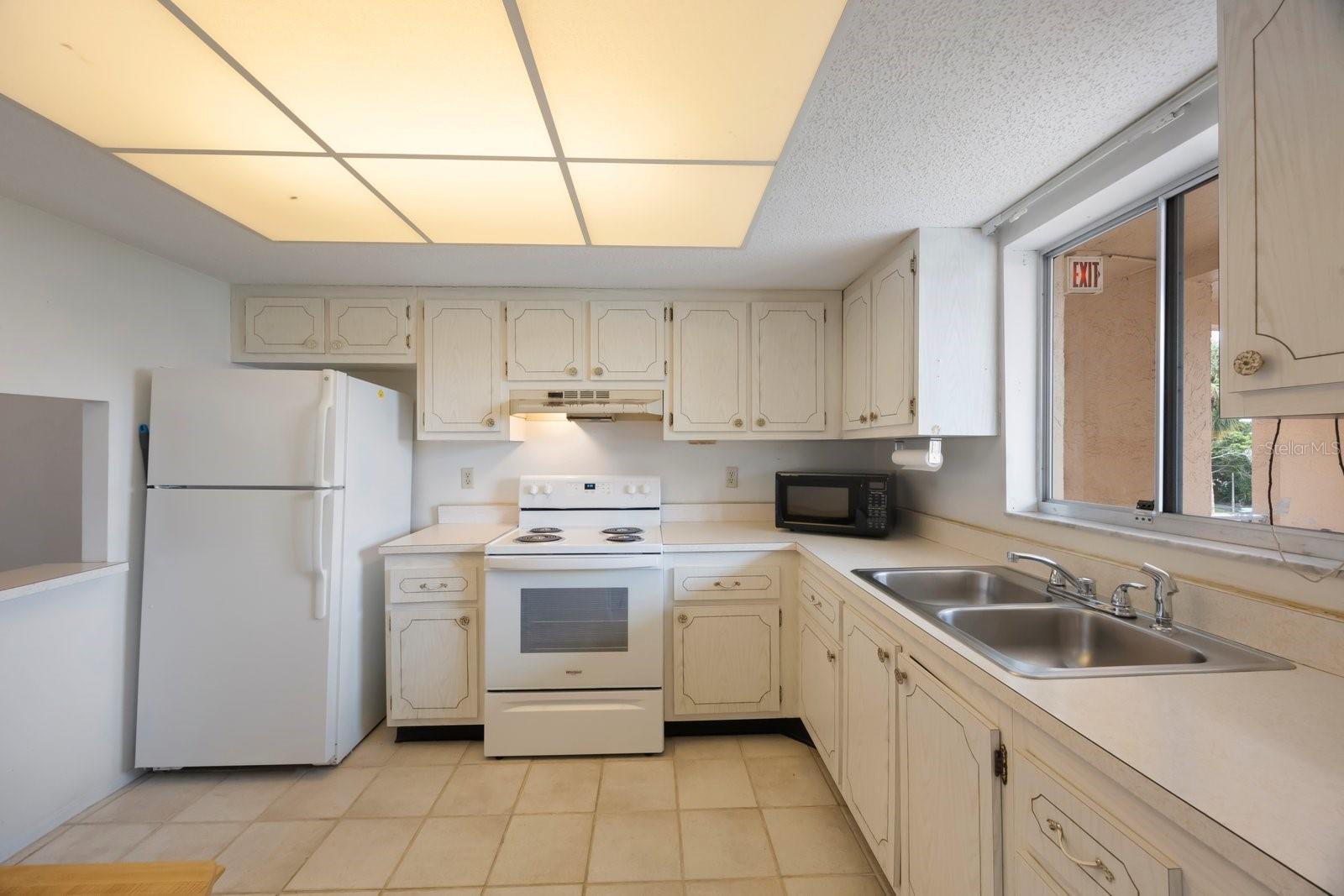 BAYSHORE ON THE LAKE APTS SEC 4 - Residential