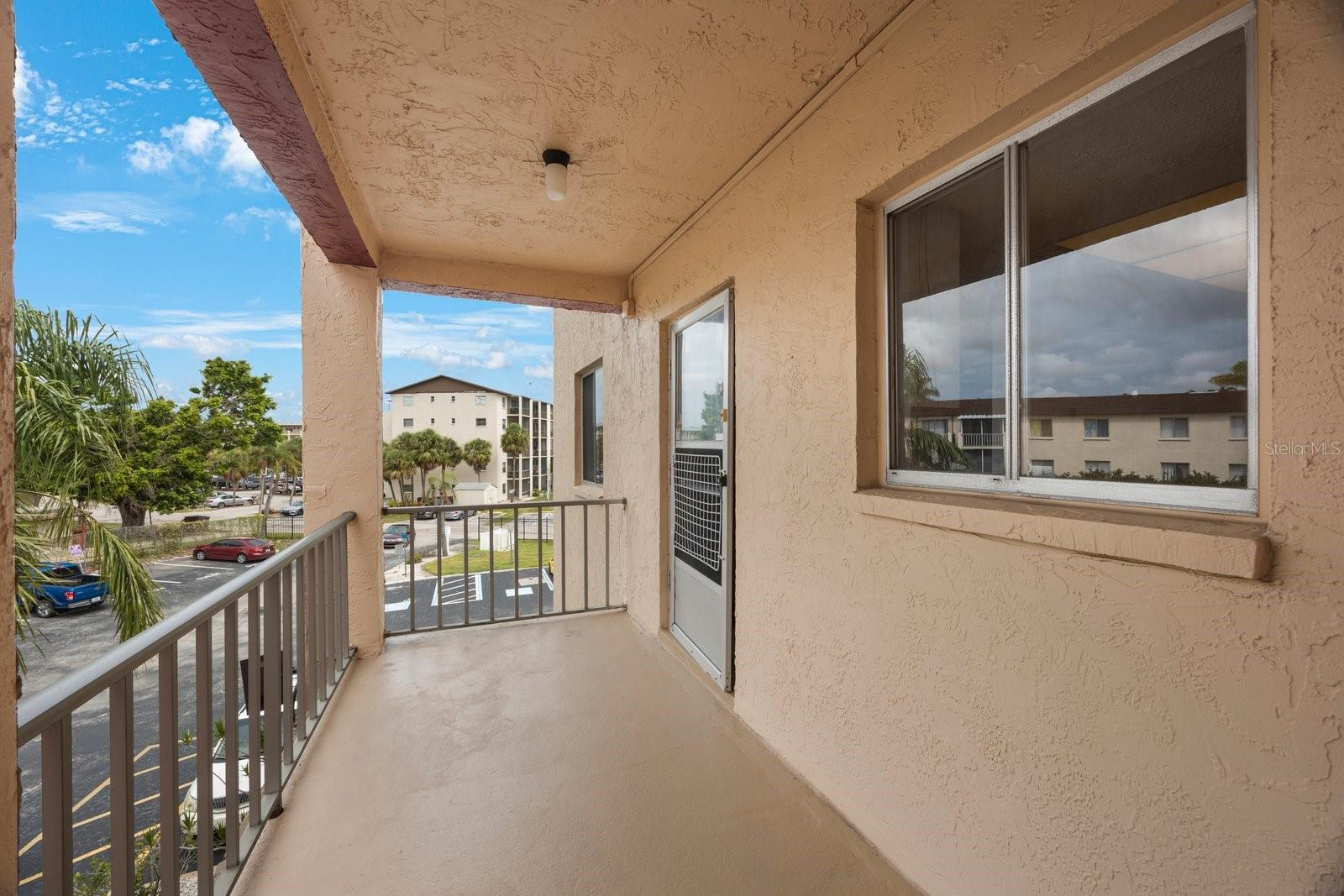 BAYSHORE ON THE LAKE APTS SEC 4 - Residential