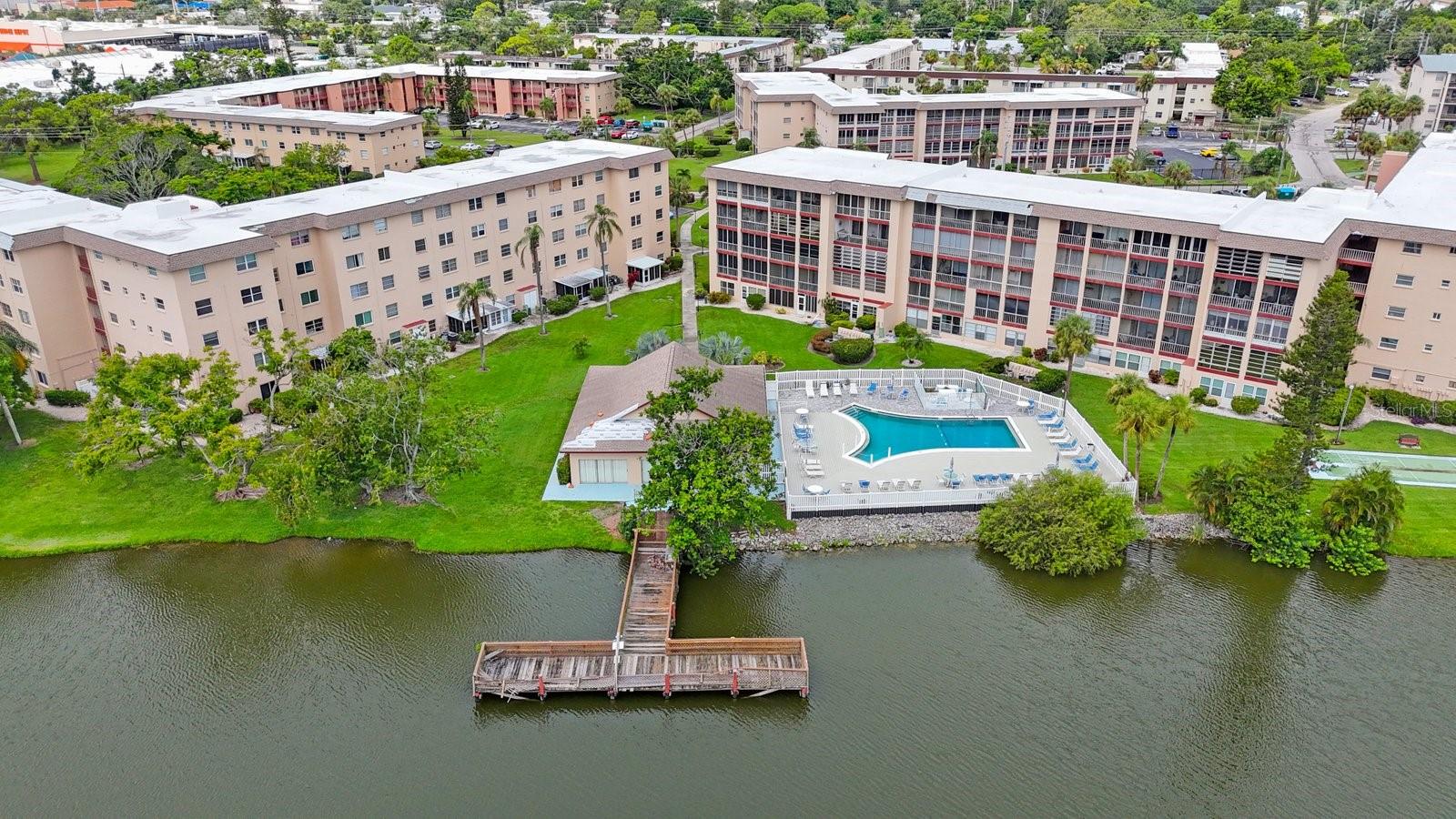 BAYSHORE ON THE LAKE APTS SEC 4 - Residential